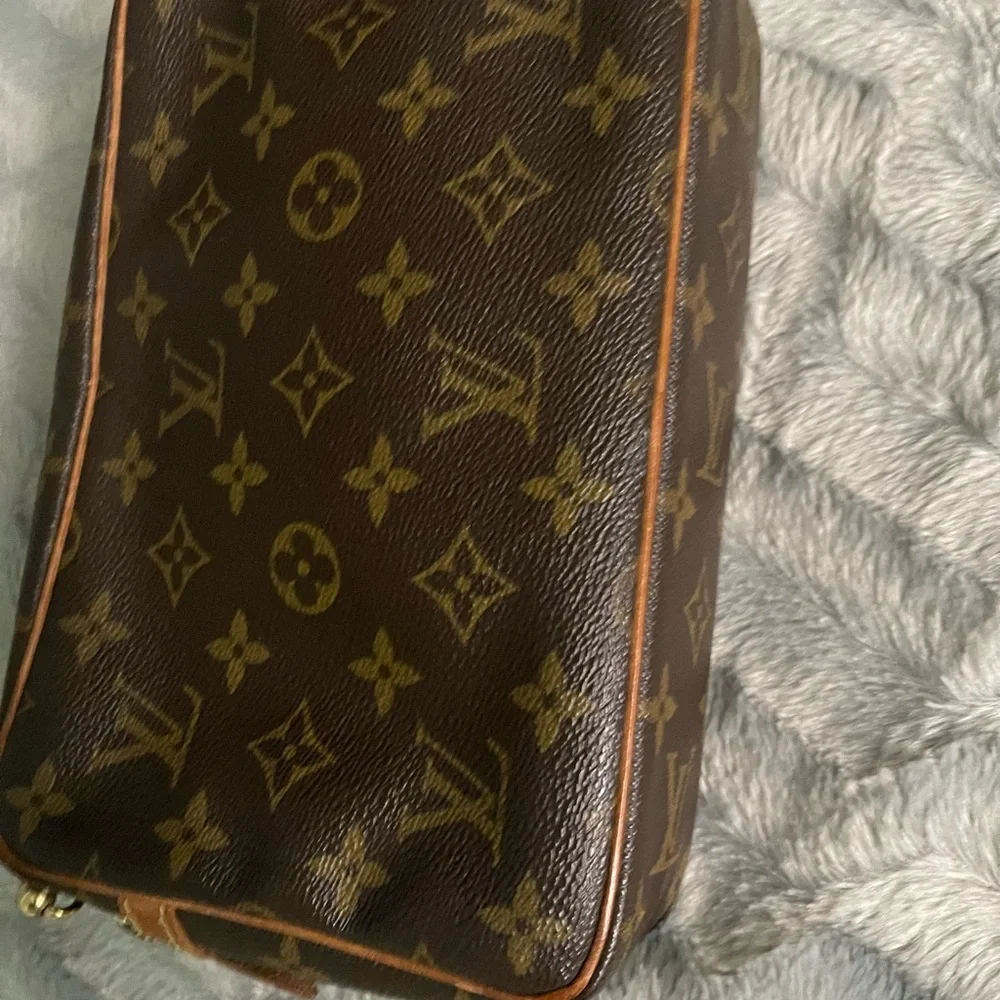 LOUIS VUITTON Monogram Compiegne 23 Clutch Bag - Picture 11 of 16